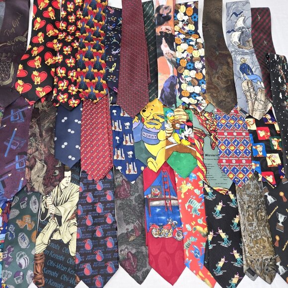 Huge Lot of Novelty Neckties Mens Ties EUC Disney Pooh Peanuts Sports 60pc - Picture 4 of 4